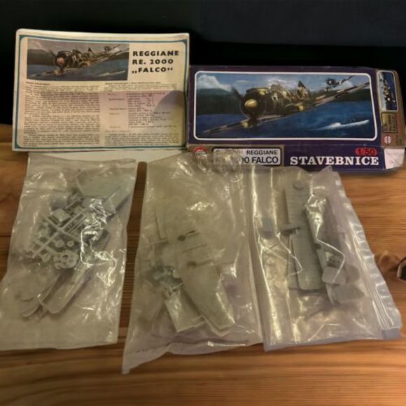 Caproni Reggiane RE.2000 Falco SMER ART 118 1/50 Scale PLASTIC MODEL KIT 2 Seal - Picture 1 of 1